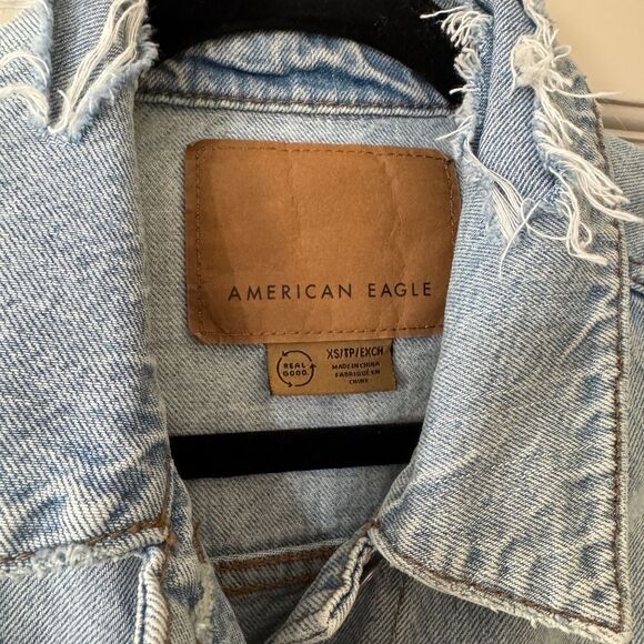 Women’s American Eagle Oversized Distressed Jean Jacket XS - Picture 3 of 4
